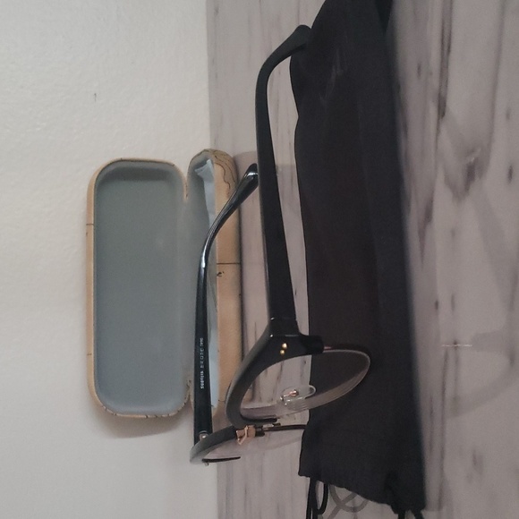 Glasses - Picture 3 of 9